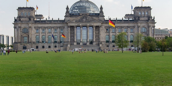 Vorderansicht des Reichstags