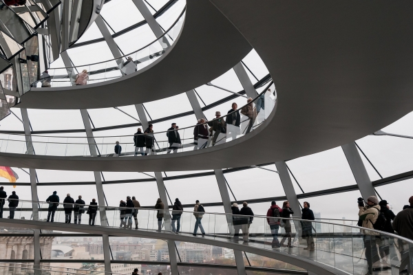 Besichtigung der gläsernen Kuppel bei Reichstagsführung Besichtigung der gläsernen Kuppel bei Reichstagsführung